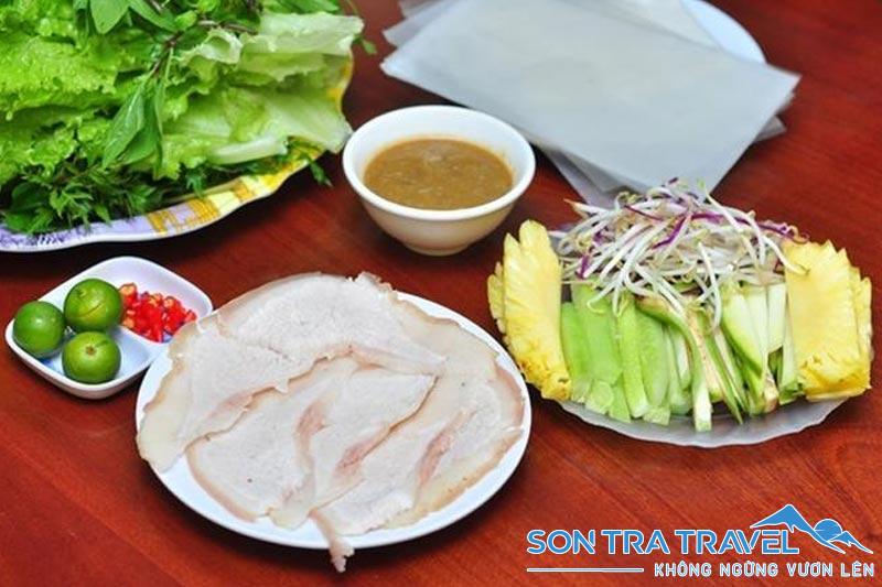 Trải nghiệm ẩm thực Đà Nẵng với món bánh trán cuốn thịt heo