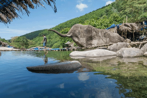 Suối Voi là địa điểm du lịch thu hút du khách Huế và cả Đà Nẵng