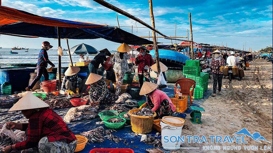 Chợ hải sản Đà Nẵng - Nơi các hoạt động mua, bán hải sản diễn ra tấp lập, nhộn nhịp