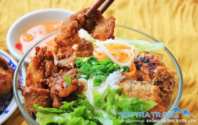 Quán bún thịt nướng Tâm - Địa điểm ăn khuya hấp dẫn ở Đà Nẵng