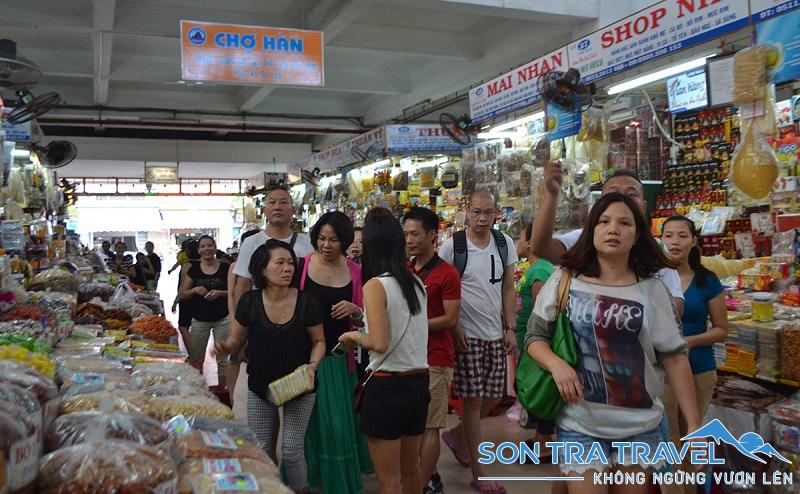 Mua nước mắm Nam Ô tại các khu chợ Đà Nẵng