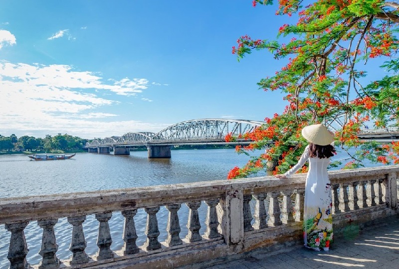 Sông Hương - Biểu tượng của du lịch Huế - tour Huế