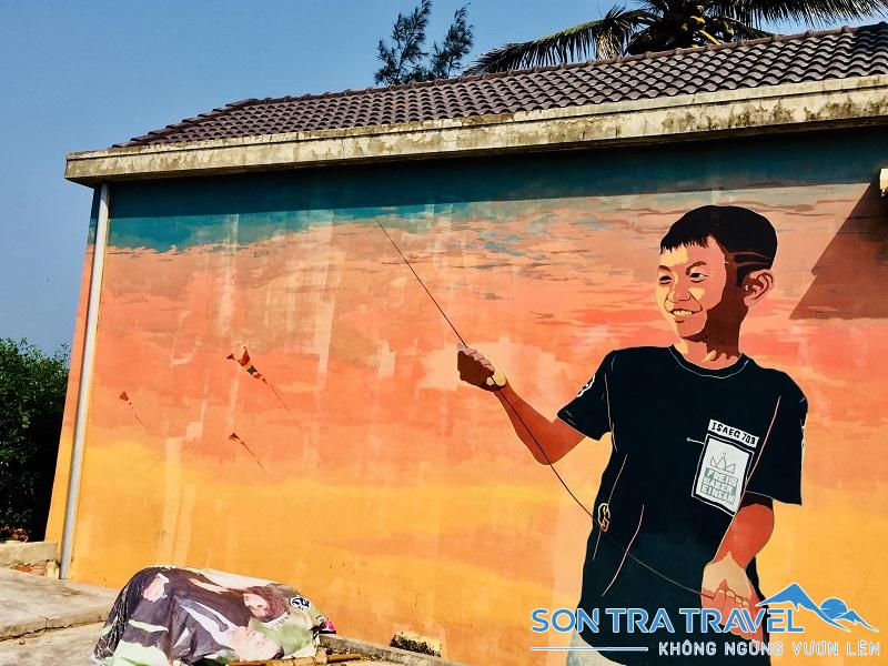 Trong vòng chưa đầy một tháng, dưới đôi bàn tay khéo léo và sự sáng tạo đầy tính nghệ thuật của các họa sỹ, tình nguyện viên tài hoa người Việt Nam và Hàn Quốc, ngôi làng này đã thực sự “thay da đổi thịt”.