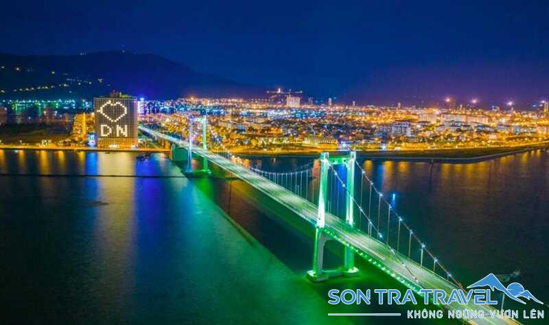 Cầu Thuận Phước với ánh đèn lung linh