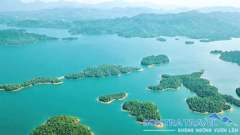 Hồ Phú Ninh được mệnh danh là viên ngọc khổng lồ của thiên nhiên