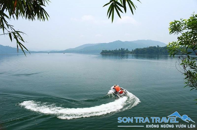 Hồ Phú Ninh là hồ chứa nước nhân tạo lớn thứ 2 của Việt Nam