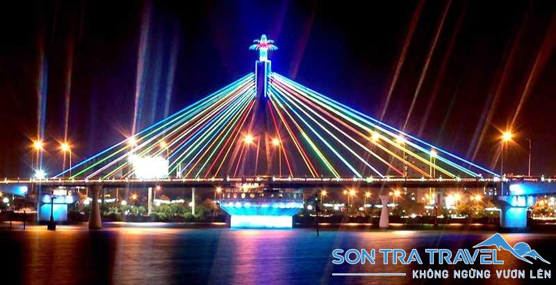 Cầu sông Hàn lung linh khi lên đèn