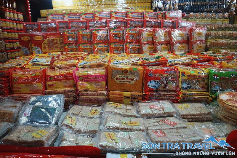 Mè xửng Nam Thuận cũng được bày bán nhiều tại các khu chợ địa phương