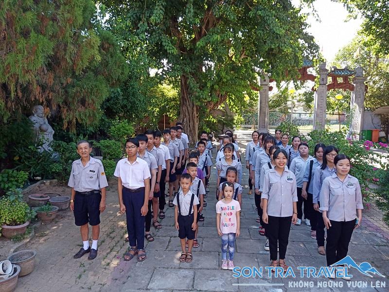 Các em học sinh tham gia khóa tu tại chùa Pháp Bảo