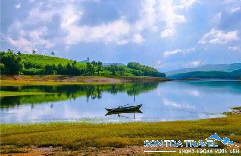 Ngất ngây với cảnh đẹp ở Hồ Phú Ninh