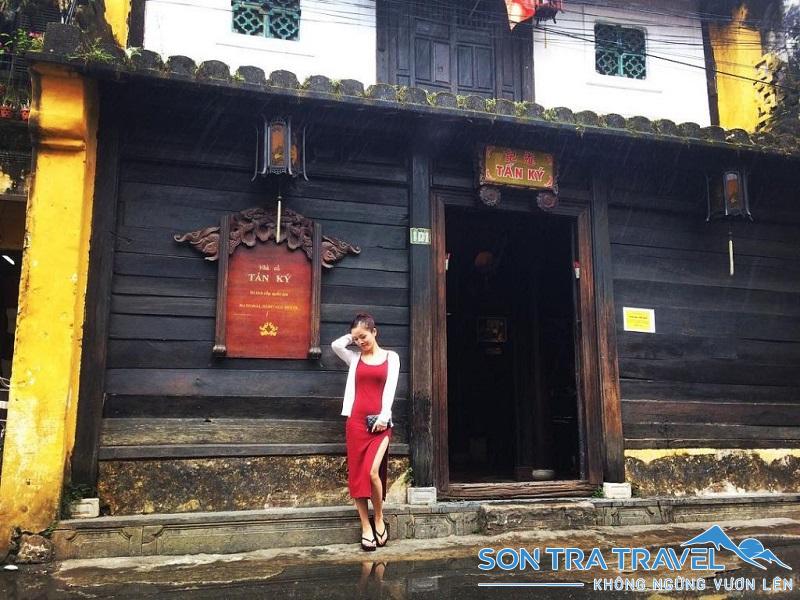 Nhà cổ Tấn Ký được mệnh danh là ngôi nhà cổ đẹp nhất Hội An, trở thành địa điểm check-in được giới trẻ yêu thích