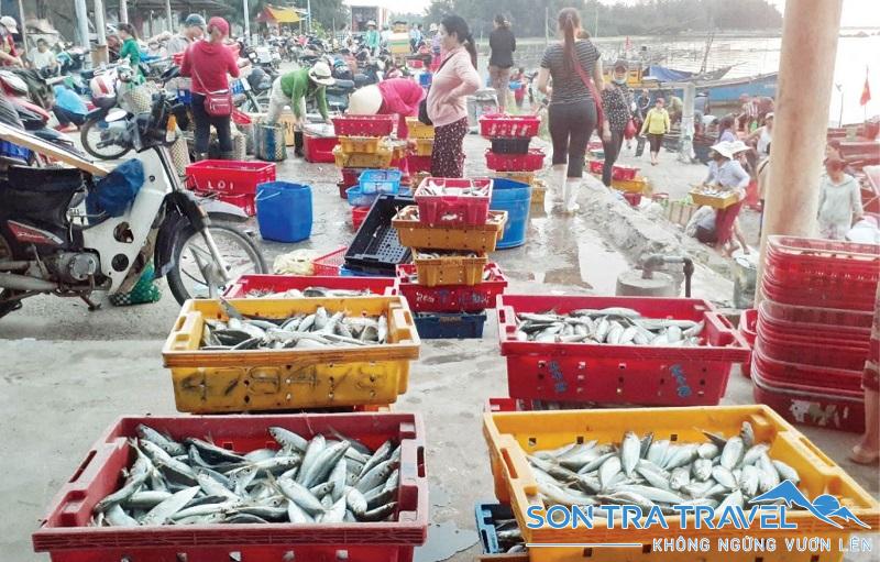 Chợ chiều biển Vinh Thanh
