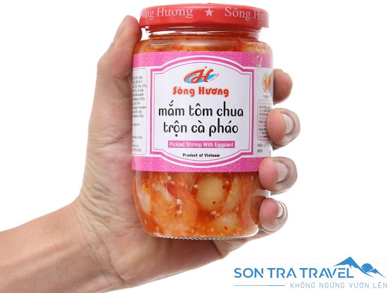 Tôm chua Sông Hương bày bán “phủ sóng” tại nhiều chợ và cả các siêu thị