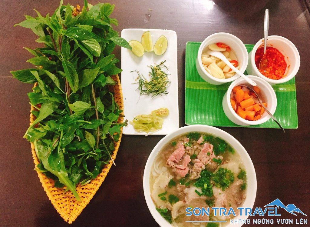 Phở là một món ăn truyền thống, nổi tiếng khắp thế giới của Việt Nam