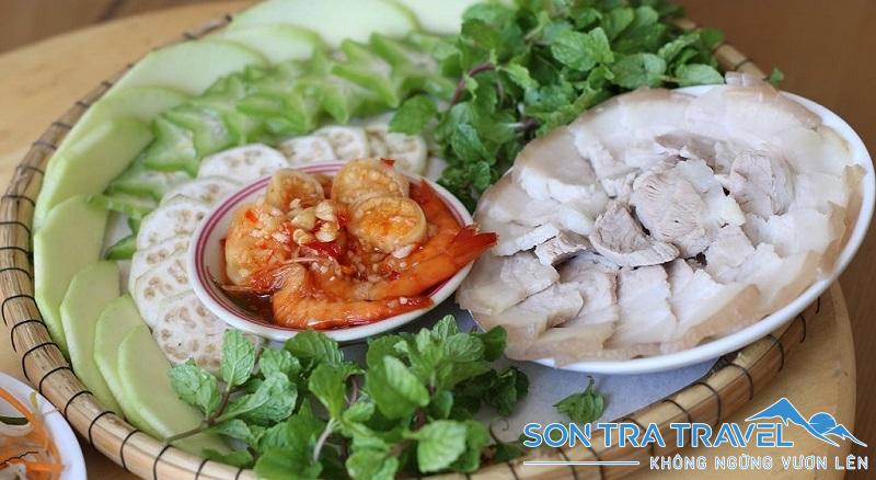 Tôm chua ăn kèm với thịt luộc là món ăn ngon khó cưỡng của xứ Huế