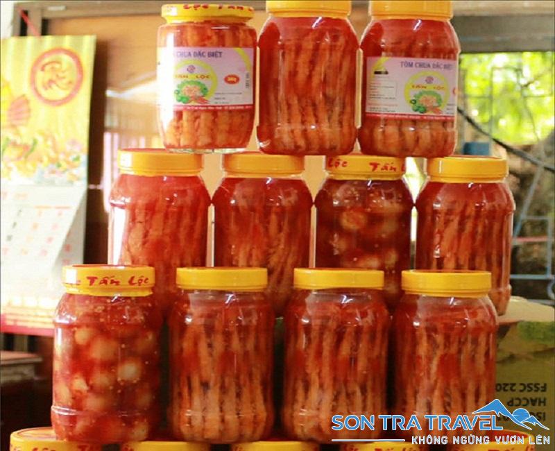 Tôm chua được bày bán ở nhiều khu chợ địa phương