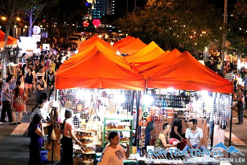 Chợ đêm Sơn Trà Đà Nẵng tọa lạc ở trung tâm thành phố