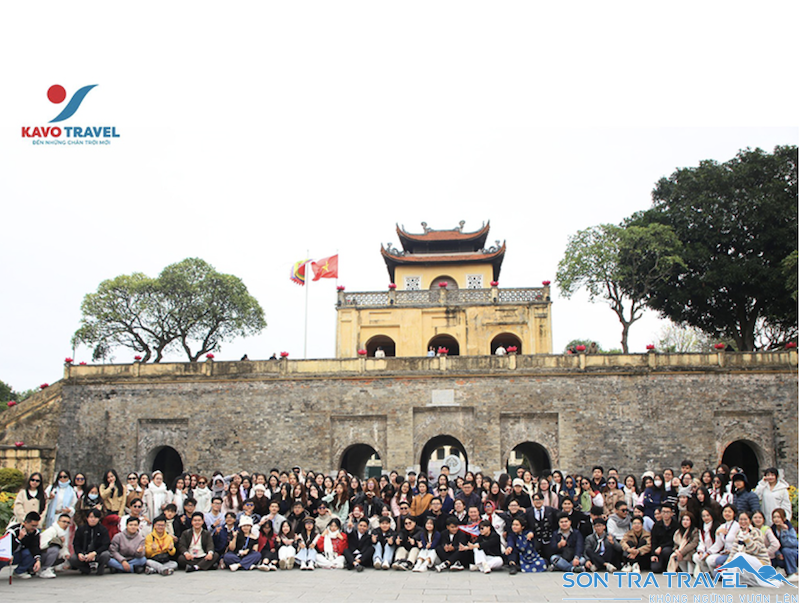 Đi Tour Đà Nẵng Uy Tín, Trọn Gói Cùng Kavo Travel – Hàng Vạn Khách Hài Lòng Đoàn du khách Trường Đại Học Ngoại Thương tham gia tour du lịch do Kavo Travel tổ chức